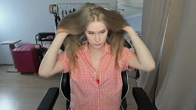 Snapshot of sexxy_potatoes chatting on 10/06/25, 02:03 sexxy potatoes online show from 10/06/25, 02:03