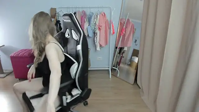 Snapshot of sexxy_potatoes chatting on 11/05/25, 02:06 sexxy potatoes online show from 11/05/25, 02:06