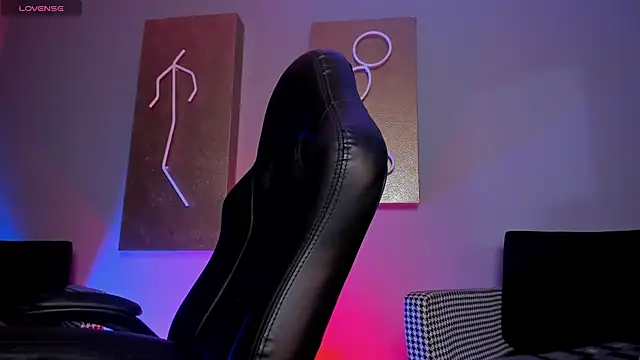 LindseyCox online show from 10/17/25, 04:15