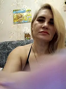 JennyOMay online show from 10/31/25, 04:30
