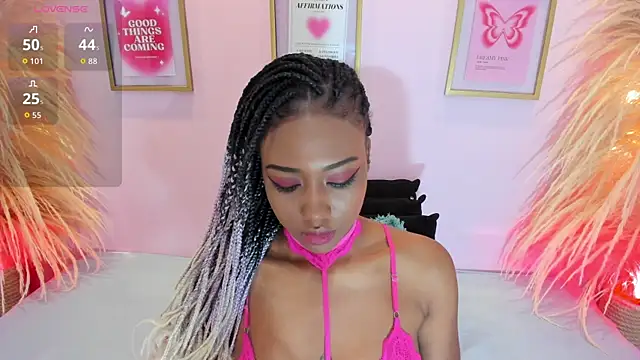 Snapshot of EmmySweett chatting on 11/15/25, 08:27 EmmySweett online show from 11/15/25, 08:27