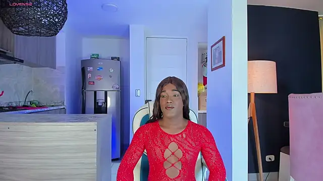 Snapshot of SammyGirlTS chatting on 10/08/25, 04:37 SammyGirlTS online show from 10/08/25, 04:37