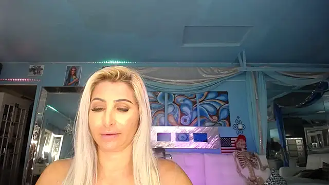 ADRIANNA FOX online show from 01/31/25, 04:03