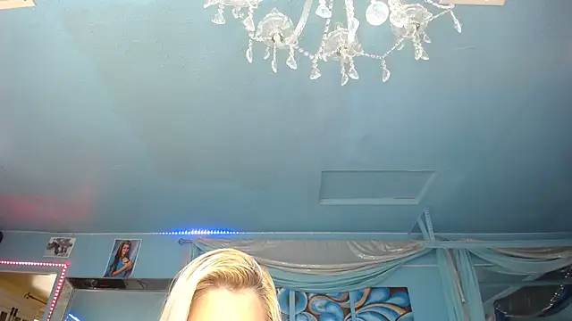 ADRIANNA FOX online show from 02/04/25, 07:00