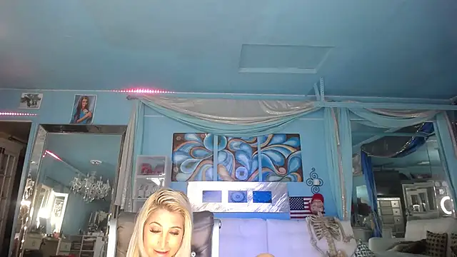 ADRIANNA FOX online show from 02/08/25, 06:43