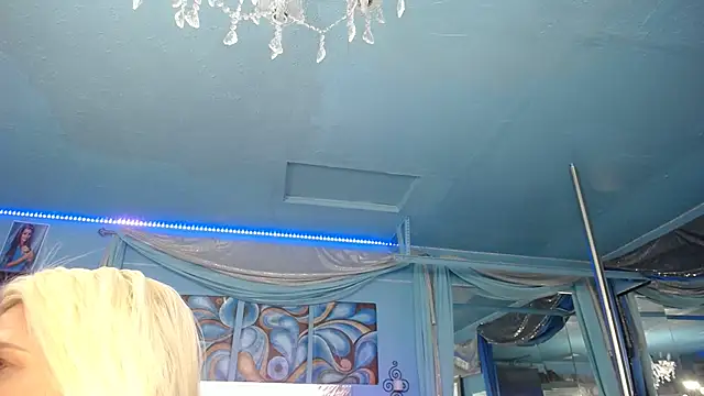 ADRIANNA FOX online show from 10/14/25, 07:03