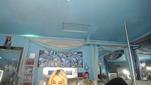 ADRIANNA FOX online show from 06/07/26, 07:12