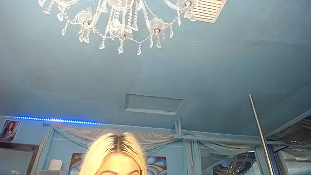 ADRIANNA FOX online show from 06/12/26, 09:57