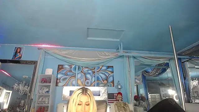 ADRIANNA FOX online show from 06/26/26, 08:08