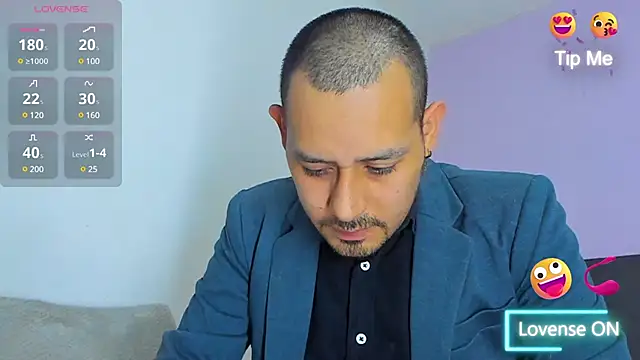 jhonyalzate2 online show from 12/13/24, 02:21