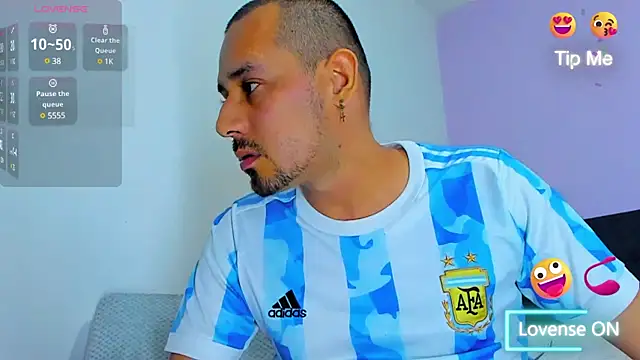 jhonyalzate2 online show from 12/30/24, 05:48