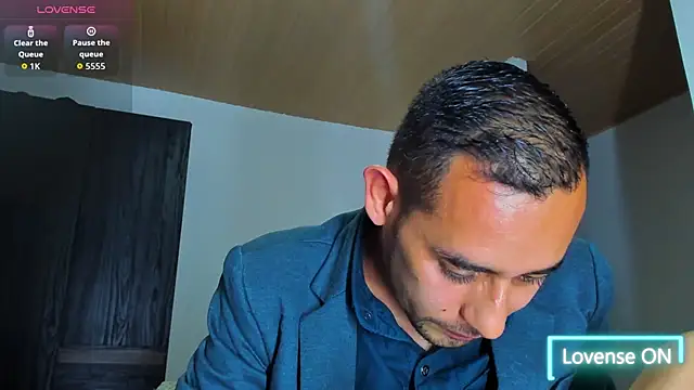 jhonyalzate2 online show from 10/29/25, 02:25