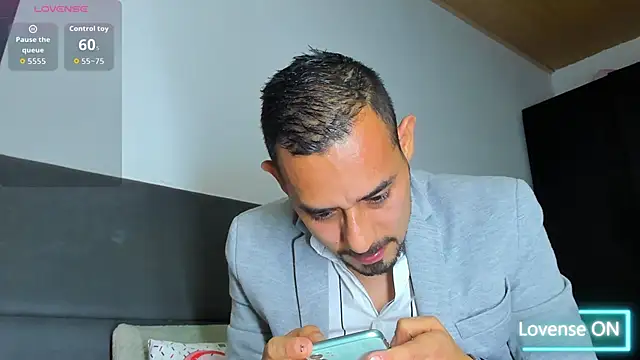 jhonyalzate2 online show from 11/25/25, 02:44