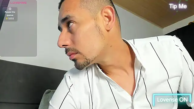 jhonyalzate2 online show from 04/28/26, 02:27