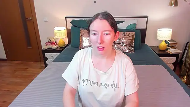 Snapshot of CatherineWalls chatting on 02/01/26, 04:11 CatherineWalls online show from 02/01/26, 04:11