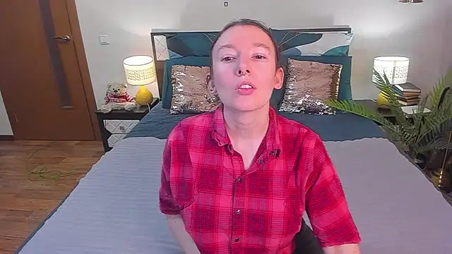 Snapshot of CatherineWalls chatting on 02/19/26, 03:35 CatherineWalls online show from 02/19/26, 03:35