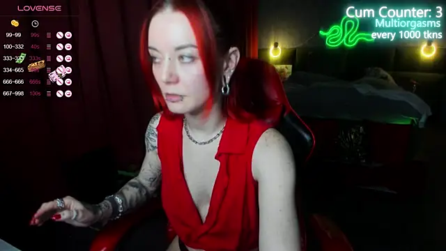 Snapshot of MaxPhoenixx chatting on 12/02/24, 05:04 MaxPhoenixx online show from 12/02/24, 05:04