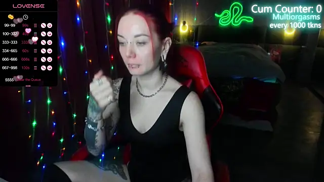 Snapshot of MaxPhoenixx chatting on 02/16/25, 04:53 MaxPhoenixx online show from 02/16/25, 04:53