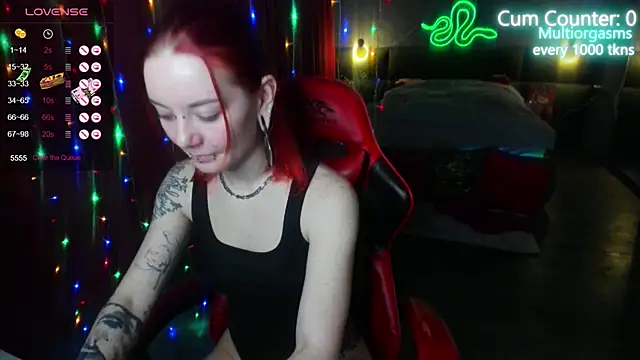 Snapshot of MaxPhoenixx chatting on 02/17/25, 09:08 MaxPhoenixx online show from 02/17/25, 09:08