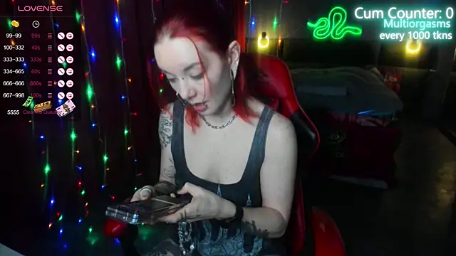 Snapshot of MaxPhoenixx chatting on 02/20/25, 09:42 MaxPhoenixx online show from 02/20/25, 09:42