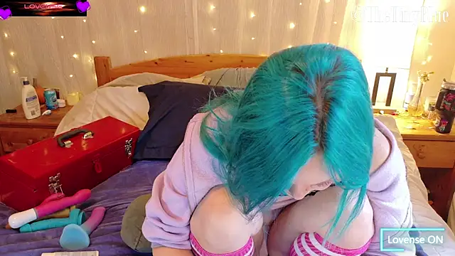 Snapshot of thetinyblue chatting on 11/03/25, 05:36 thetinyblue online show from 11/03/25, 05:36