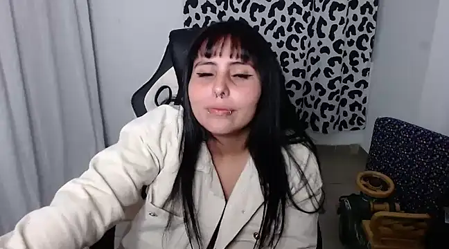 Snapshot of valeska69col chatting on 01/01/25, 05:43 valeska69col online show from 01/01/25, 05:43