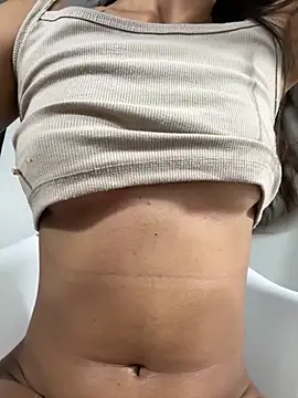 Snapshot of Betsy_Thonson chatting on 10/21/25, 08:31 Betsy Thonson online show from 10/21/25, 08:31