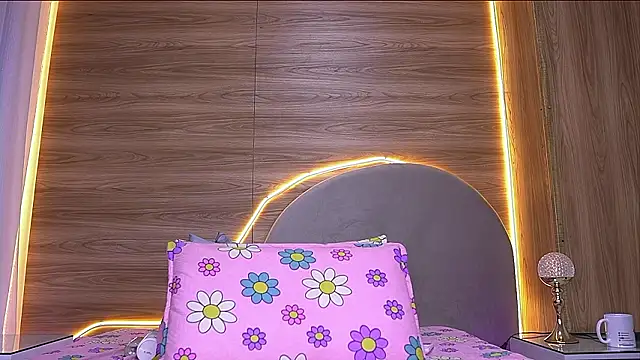 Snapshot of alexaa_walker chatting on 03/12/26, 12:00 alexaa walker online show from 03/12/26, 12:00