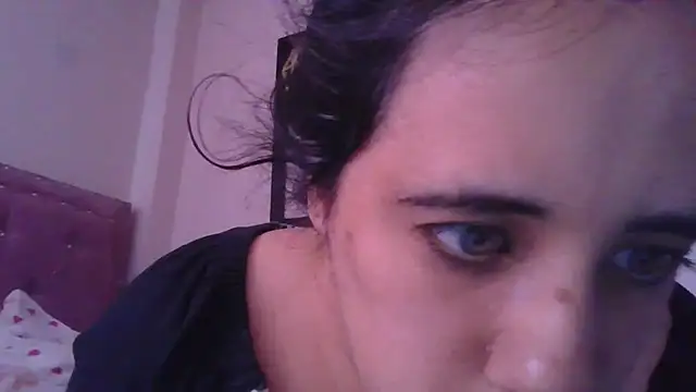 Snapshot of annarose19 chatting on 11/24/25, 08:08 annarose19 online show from 11/24/25, 08:08