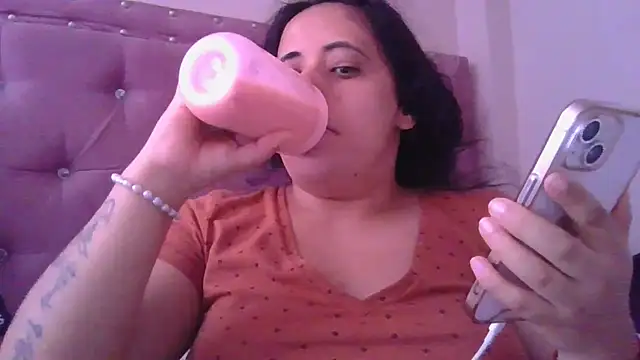 Snapshot of annarose19 chatting on 01/10/26, 05:04 annarose19 online show from 01/10/26, 05:04