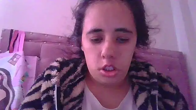 Snapshot of annarose19 chatting on 02/05/26, 08:35 annarose19 online show from 02/05/26, 08:35
