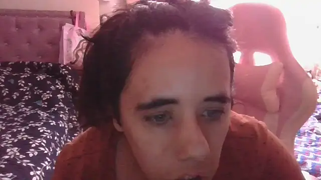 Snapshot of annarose19 chatting on 03/20/26, 04:01 annarose19 online show from 03/20/26, 04:01
