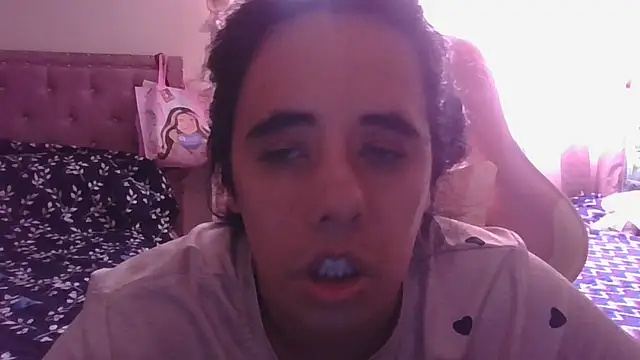 Snapshot of annarose19 chatting on 04/08/26, 05:24 annarose19 online show from 04/08/26, 05:24