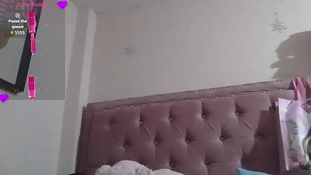 Snapshot of annarose19 chatting on 06/17/26, 01:19 annarose19 online show from 06/17/26, 01:19