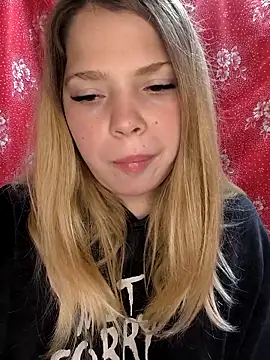 Snapshot of Zuli_Kiska chatting on 10/27/25, 09:30 Zuli Kiska online show from 10/27/25, 09:30