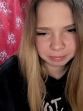 Snapshot of Zuli_Kiska chatting on 11/07/25, 07:41 Zuli Kiska online show from 11/07/25, 07:41