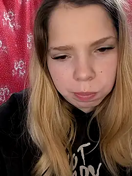 Snapshot of Zuli_Kiska chatting on 11/14/25, 12:04 Zuli Kiska online show from 11/14/25, 12:04