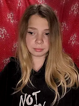 Snapshot of Zuli_Kiska chatting on 11/20/25, 10:31 Zuli Kiska online show from 11/20/25, 10:31