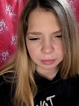 Snapshot of Zuli_Kiska chatting on 11/30/25, 12:31 Zuli Kiska online show from 11/30/25, 12:31