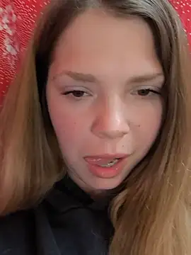 Snapshot of Zuli_Kiska chatting on 05/10/26, 11:04 Zuli Kiska online show from 05/10/26, 11:04