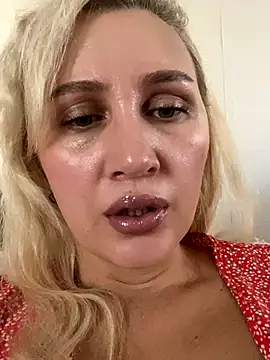 Snapshot of YourBlondee chatting on 09/25/25, 02:26 YourBlondee online show from 09/25/25, 02:26