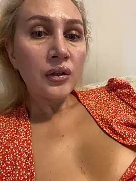 Snapshot of YourBlondee chatting on 10/03/25, 03:03 YourBlondee online show from 10/03/25, 03:03