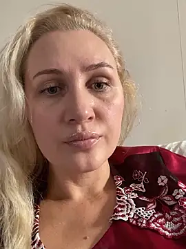 Snapshot of YourBlondee chatting on 10/30/25, 08:38 YourBlondee online show from 10/30/25, 08:38