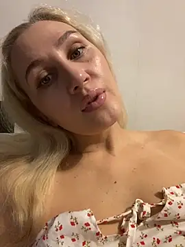 Snapshot of YourBlondee chatting on 11/26/25, 02:12 YourBlondee online show from 11/26/25, 02:12