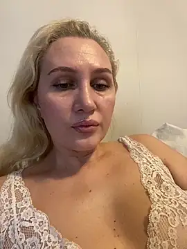 Snapshot of YourBlondee chatting on 12/03/25, 03:25 YourBlondee online show from 12/03/25, 03:25