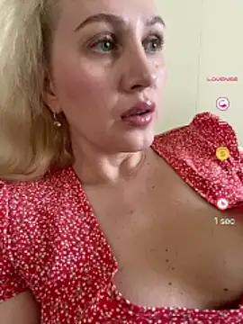 YourBlondee online show from 05/05/26, 03:36