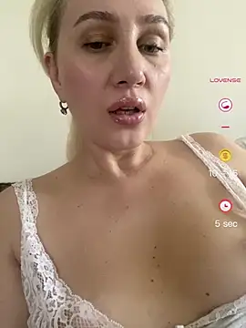 YourBlondee online show from 06/09/26, 04:24