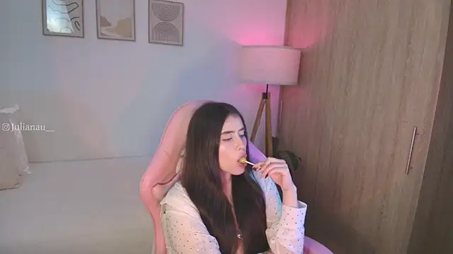 Snapshot of iriswest_ chatting on 09/20/25, 11:06 iriswest online show from 09/20/25, 11:06