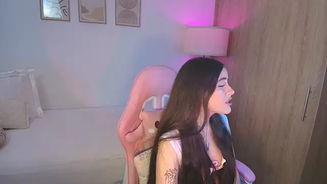 Snapshot of iriswest_ chatting on 09/27/25, 11:21 iriswest online show from 09/27/25, 11:21