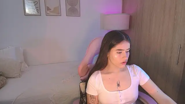 Snapshot of iriswest_ chatting on 10/15/25, 12:11 iriswest online show from 10/15/25, 12:11